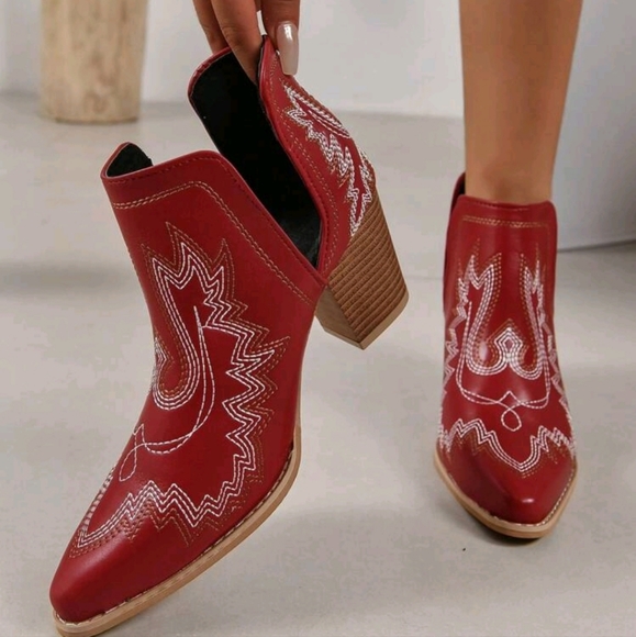 NEW FLORAL EMBROIDERED POINTED TOE CHUNKY HEELED BOHO WESTERN BOOTIES ♥️ - Picture 7 of 8